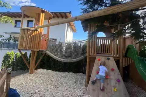 1_landhaus_zillertal_waldspielplatz