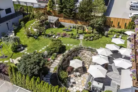 10_hotel-landhaus-zillertal_gartenblick
