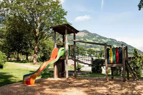 02_landhaus-zillertal_freibad