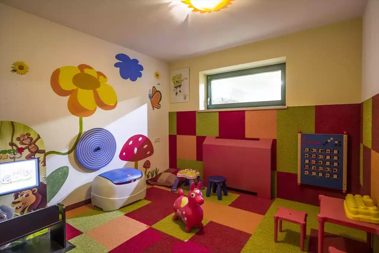 Auf dem Bild ist ein tolles Spielzimmer zu sehen