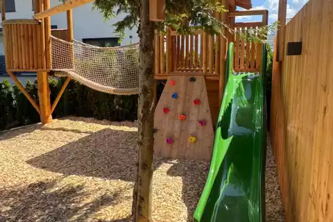 05_landhaus_zillertal_waldspielplatz