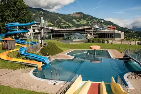 04_landhaus-zillertal_franzis-wohlfuehlecke.webp